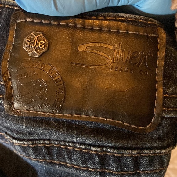 Silver, jean company suki medium flare, 30 waist, 34 in length, good shape - Picture 4 of 8